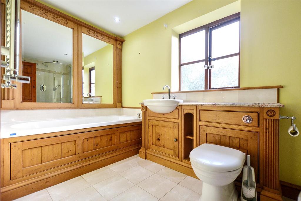 Bathroom 1.jpeg