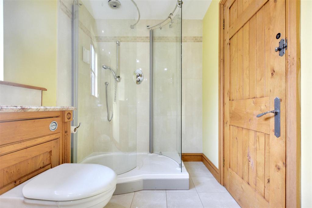 Bathroom 2.jpeg