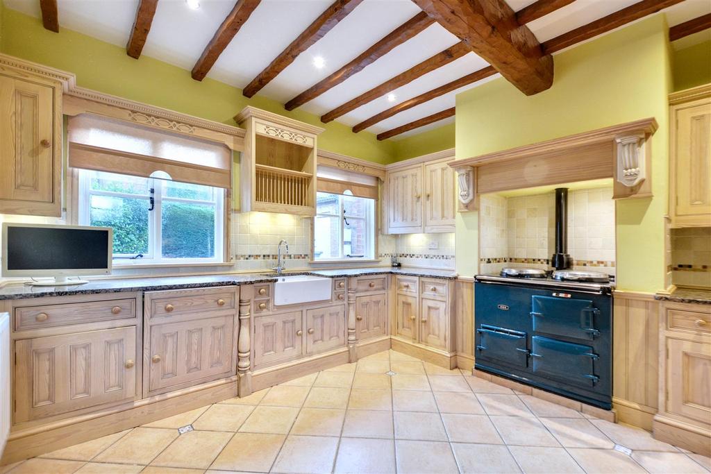Kitchen 2.jpeg