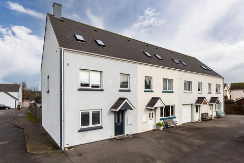 3 bedroom terraced house for sale, 3 Clos De L'Abri
