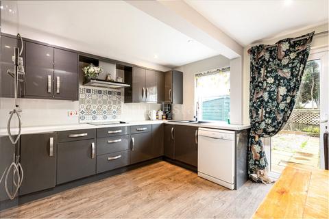 3 bedroom terraced house for sale, 3 Clos De L'Abri