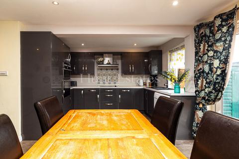 3 bedroom terraced house for sale, 3 Clos De L'Abri
