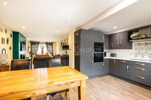 3 bedroom terraced house for sale, 3 Clos De L'Abri