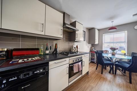 4 bedroom end of terrace house for sale, Truscott Avenue, Swindon, Wiltshire