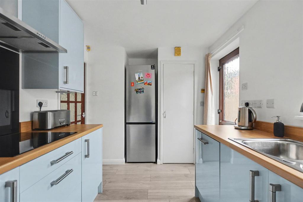Kitchen 2.jpeg