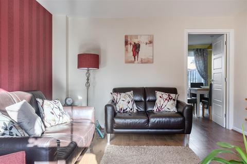 3 bedroom terraced house for sale, Walnut Drive, Chippenham
