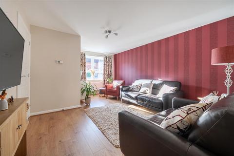 3 bedroom end of terrace house for sale, Walnut Drive, Chippenham