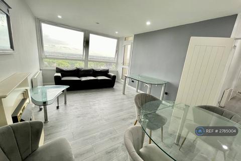 3 bedroom flat to rent, Warwick Crest, Birmingham, B15