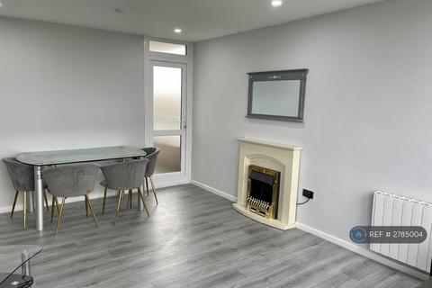 3 bedroom flat to rent, Warwick Crest, Birmingham, B15