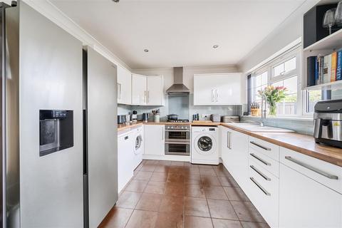 4 bedroom detached house for sale, Northbrook Road, Aldershot