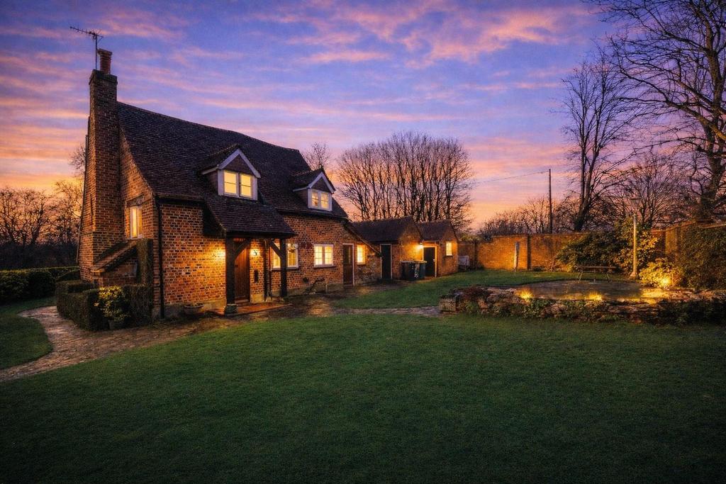 White Hart Cottage (2).png