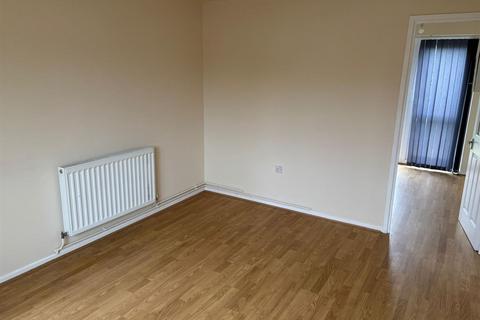2 bedroom terraced house to rent, 20 Kestrel View