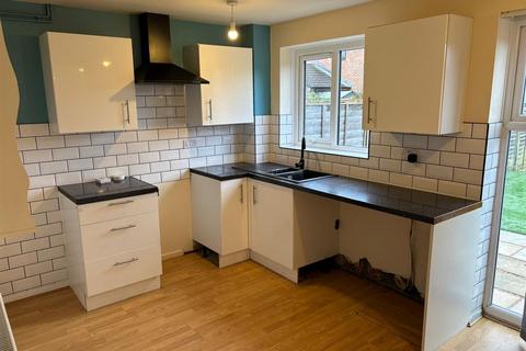 2 bedroom terraced house to rent, 20 Kestrel View