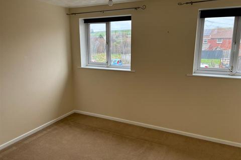 2 bedroom terraced house to rent, 20 Kestrel View