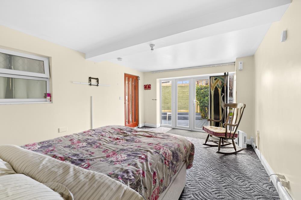 Bed/sitting room