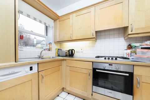 4 bedroom terraced house to rent, Woodbourne Avenue, London SW16