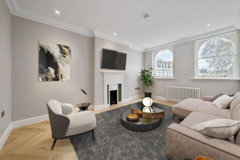 3 bedroom flat to rent, Kensington Gardens Square, London, W2