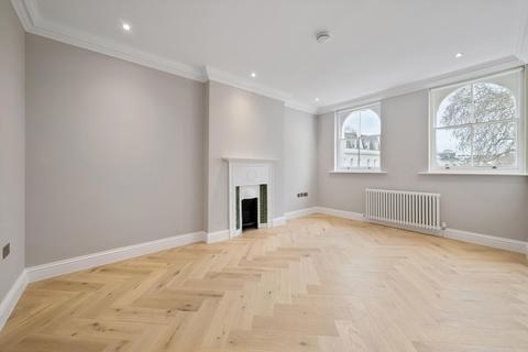 3 bedroom flat to rent, Kensington Gardens Square, London, W2