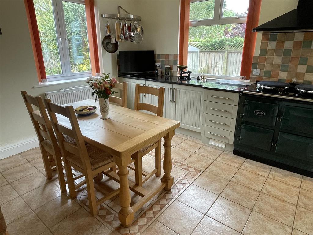 Dining Area.JPG