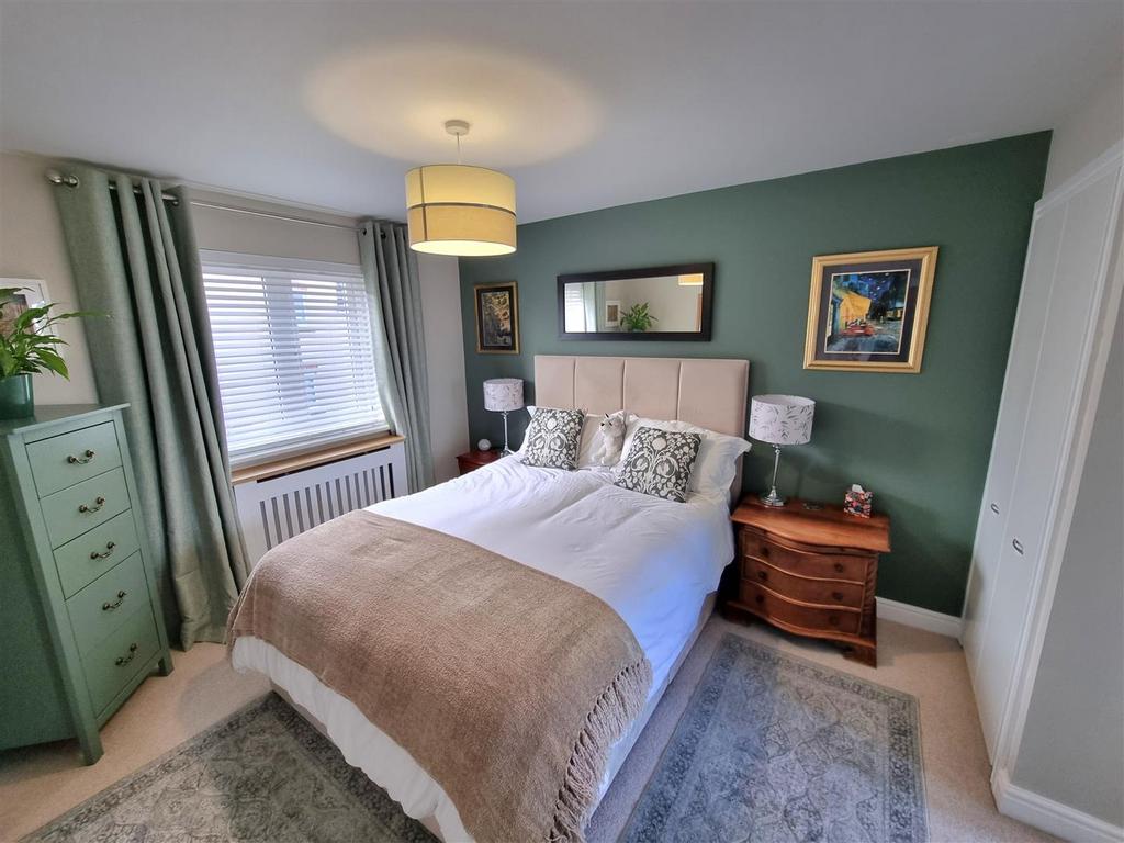 Bed 1.jpg