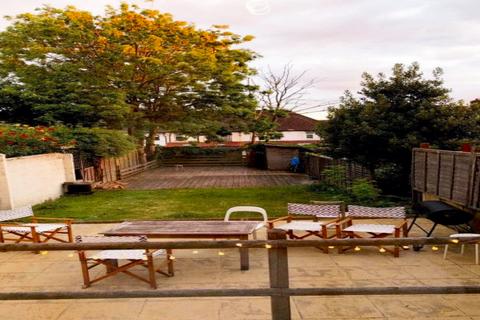 1 bedroom in a house share to rent, London, SW17