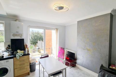 1 bedroom in a house share to rent, London, SW17