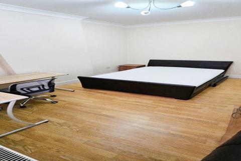 1 bedroom in a house share to rent, London, SW17