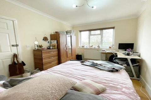 1 bedroom in a house share to rent, London, SW17