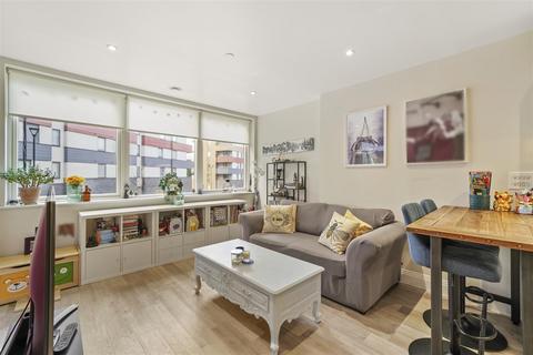 Thatchers Court, New Southgate, N11