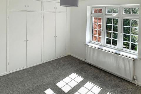 2 bedroom flat for sale, Field End Road, Pinner HA5