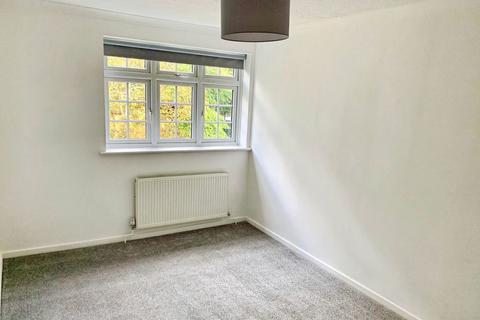 2 bedroom flat for sale, Field End Road, Pinner HA5