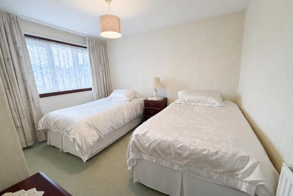 Bed 1.jpg