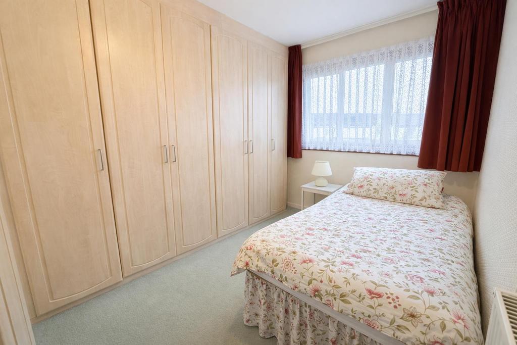 Bed 2.jpg