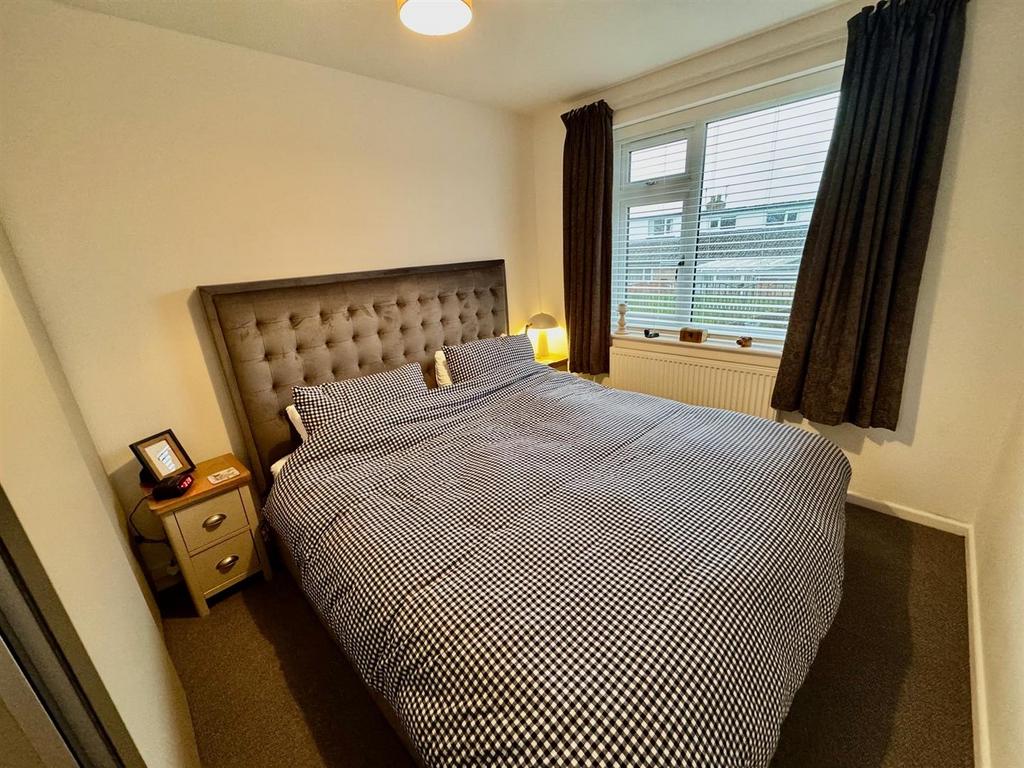 Bedroom 1.jpg