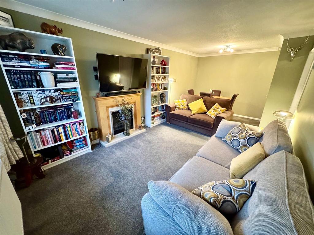 Lounge 5.jpg
