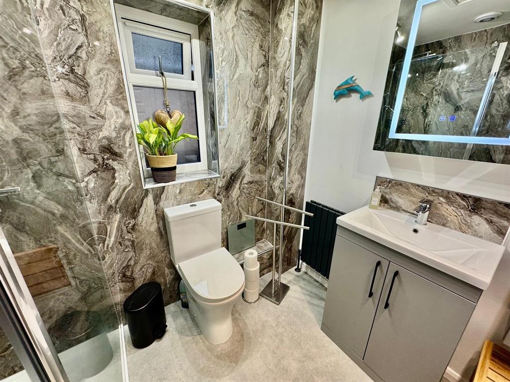 Bathroom 2.jpg