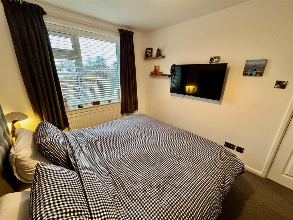 Bedroom 1b.jpg
