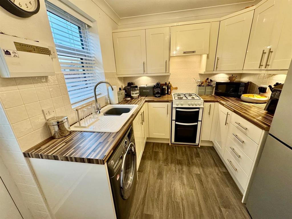 Kitchen 2.jpg