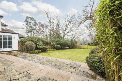 4 bedroom detached house to rent, Waggon Road, Hadley Wood, EN4