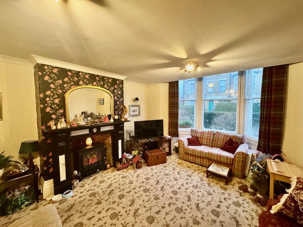 Lounge 2.jpg