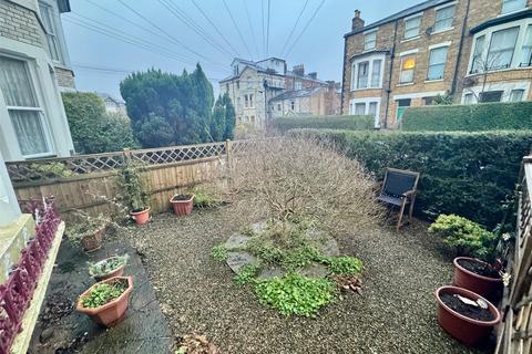 2 bedroom flat for sale, Cromwell Terrace, Scarborough
