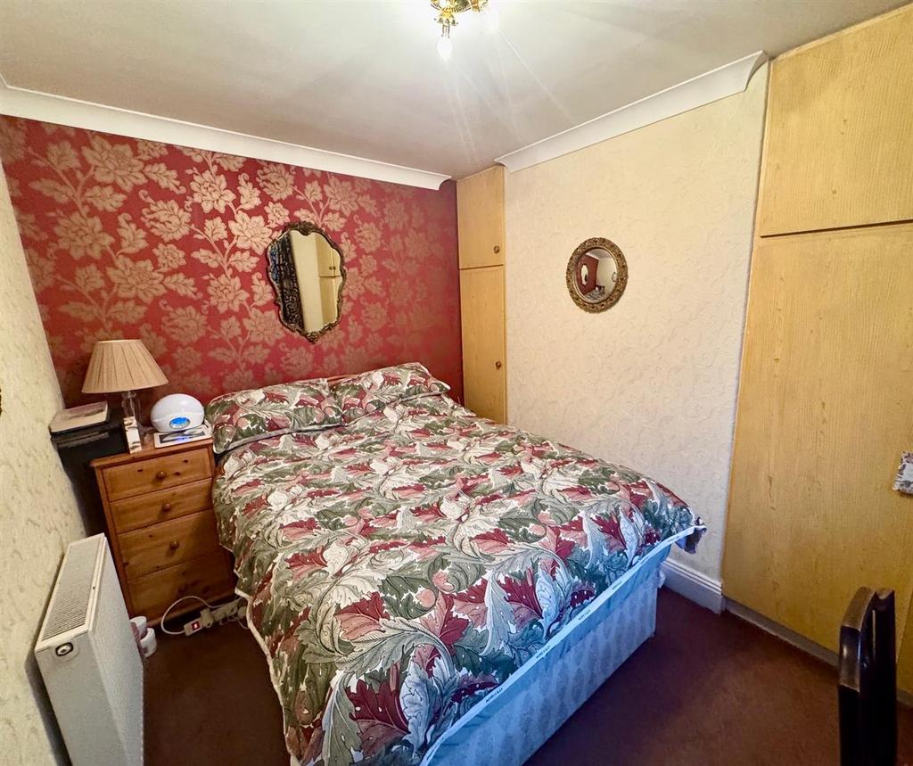 Bedroom 1b.jpg