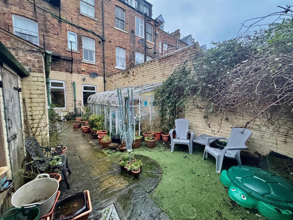 Rear garden 3.jpg