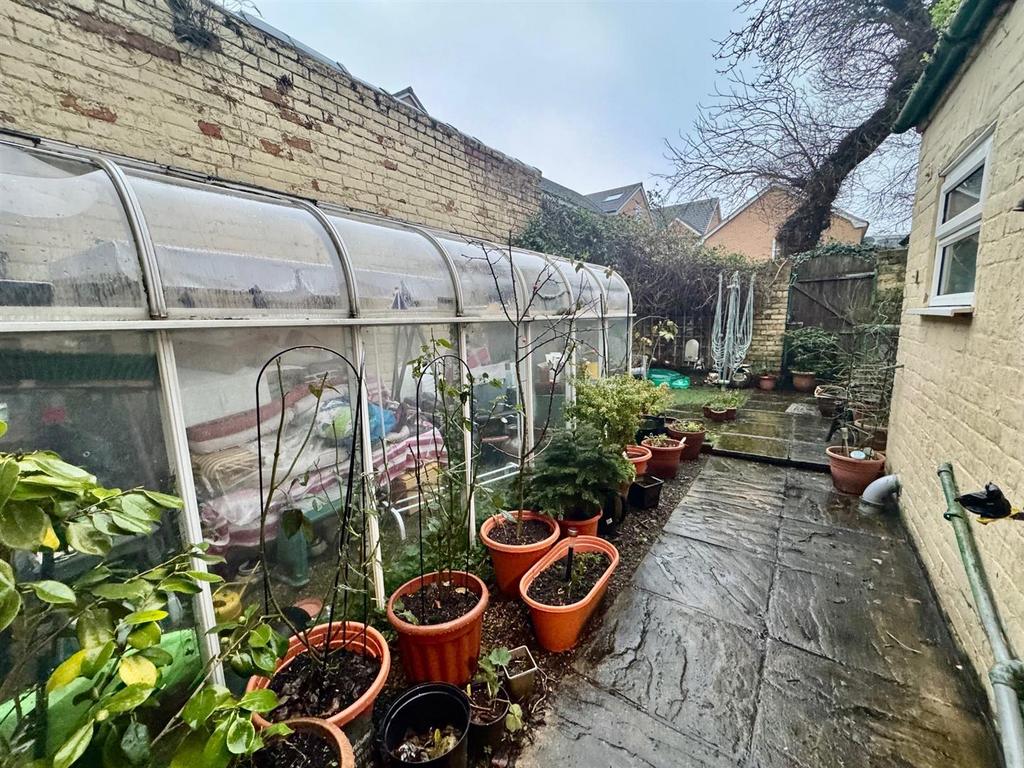 Rear garden 4.jpg
