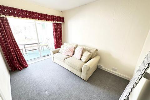 undefined, Nine Elms Close, Uxbridge