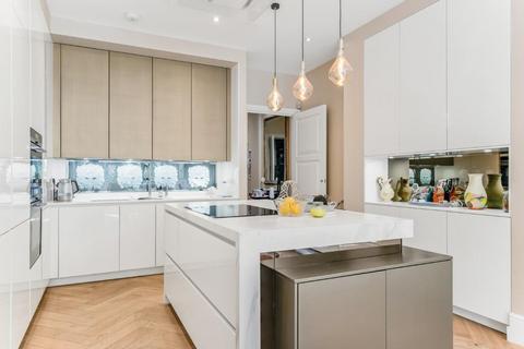 3 bedroom apartment for sale, Langland Gardens, Hampstead, London, NW3