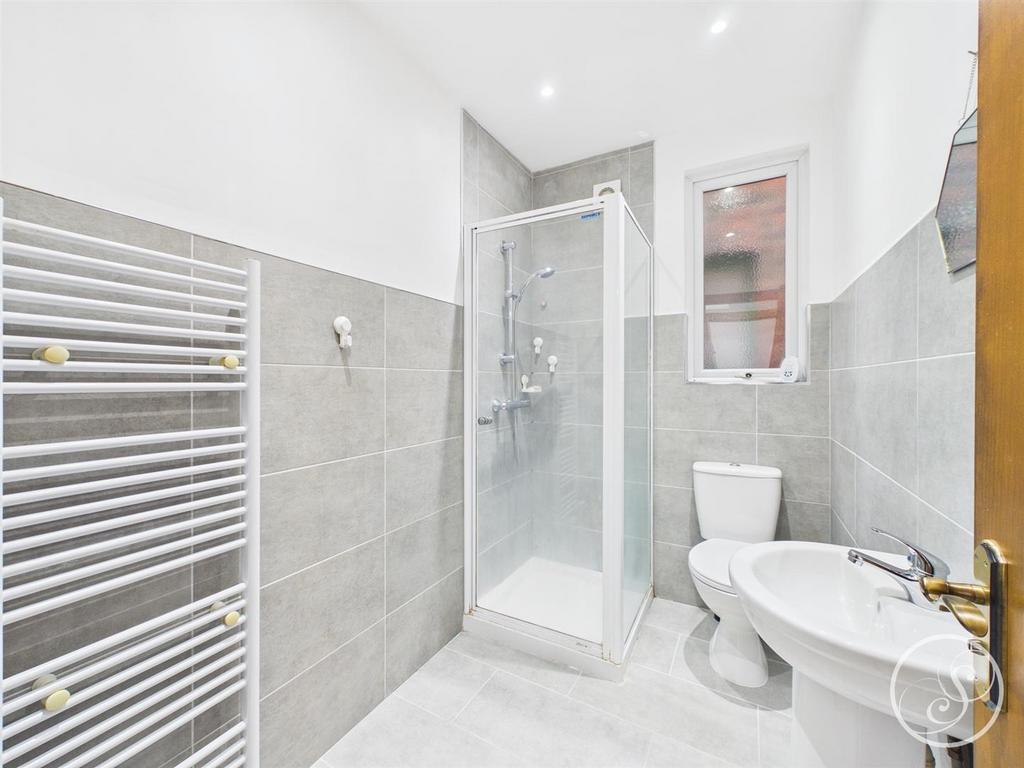 Bathroom (Second Floor)
