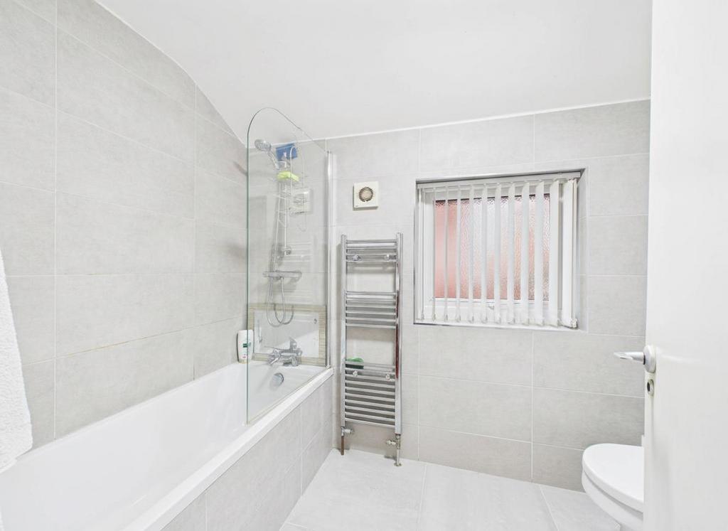 Flat Bathroom