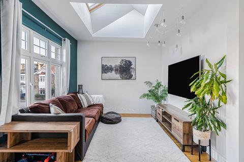 2 bedroom flat for sale, Convent Gardens, Ealing, W5