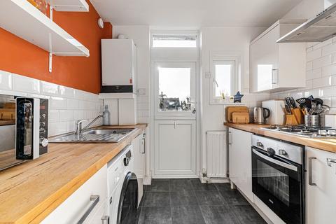 2 bedroom flat for sale, Convent Gardens, Ealing, W5